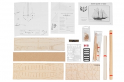 1:100 Bluenose II Racing Sailboat