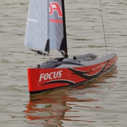 Focus V2 RTR plachetnice