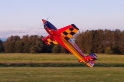 Extra 300 V2 2,64m ARF (červená/modrá/žlutá)