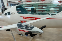 Kavan HPH 304TS TwinShark 2700mm BNF s přijímačem Kavan R8 Vario